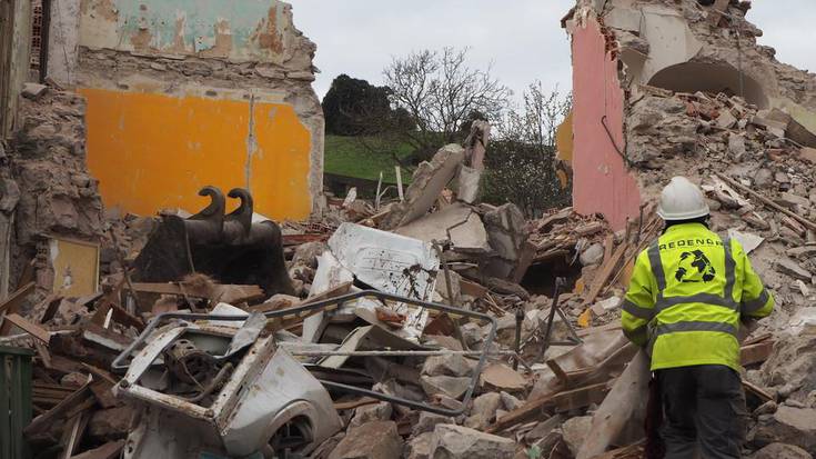 Eraitsi dute Atalaiamendi etxea zena