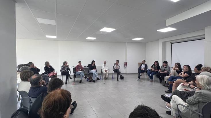 Dozenaka lagun bildu ditu 'Gorrotokrazia' solasaldiak