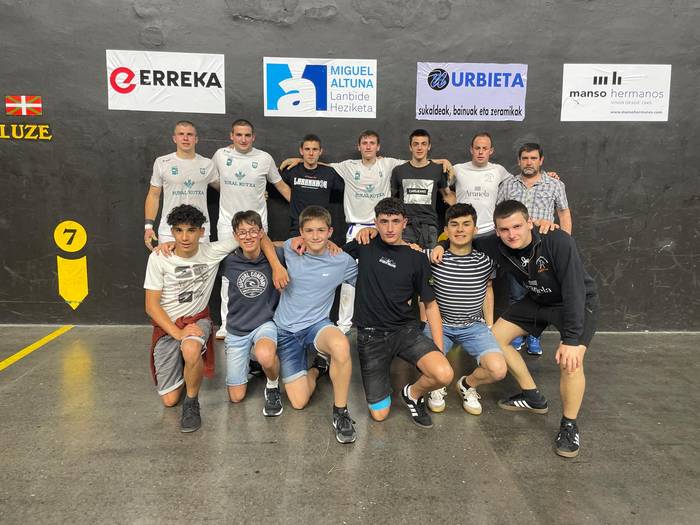 Zestoa eta Aia Herriartekoaren finalaurrekoetara, eta Zumaia finalera