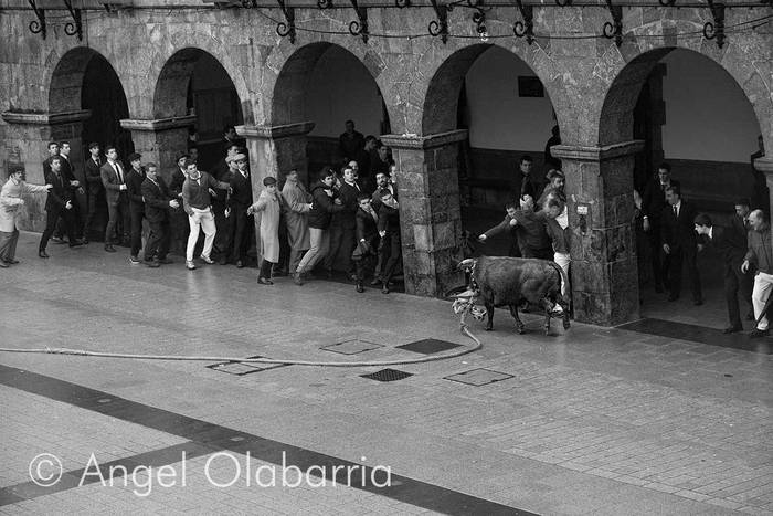 Angel Olabarriaren 'Paseillo' argazkiak irabazi du Sokamuturra 2018 lehiaketako Herritarren Saria
