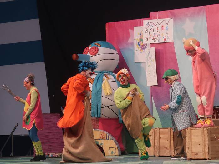 'Ostirala iritsi da!' ikuskizuna eskainiko dute sudurgorriek arratsaldean