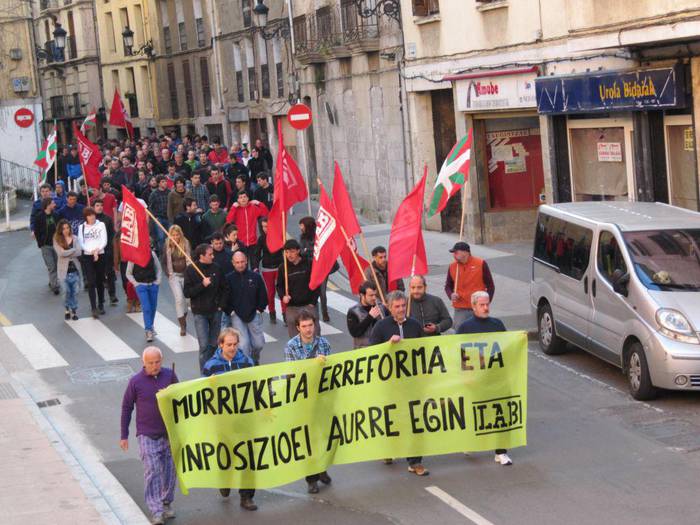 Azpeitian ia erabatekoa da greba
