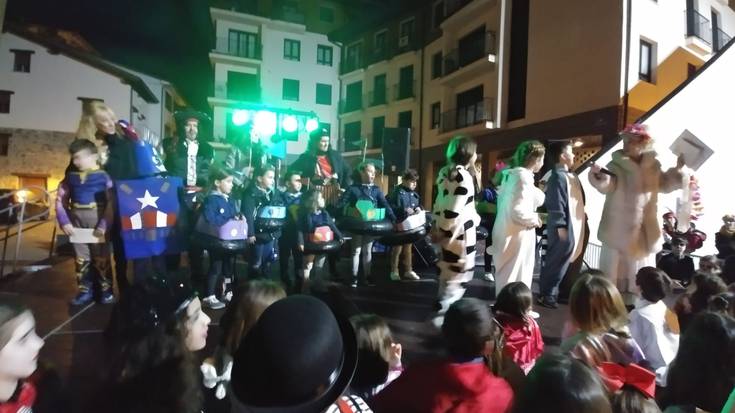 Haurren mozorro lehiaketa egin zen atzo arratsaldean