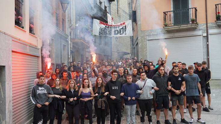 Zestoako Gaztetxearen desalojoa gelditu dute