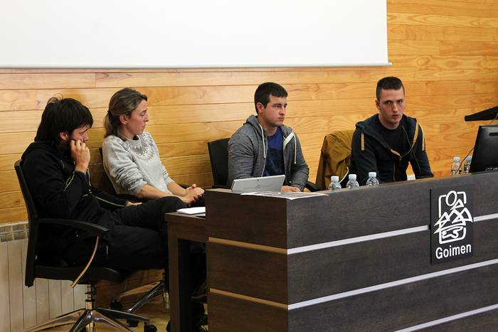 Ander Arrillaga aiarrak bere esperientzia kontatu du baserritar gazteen topaketan
