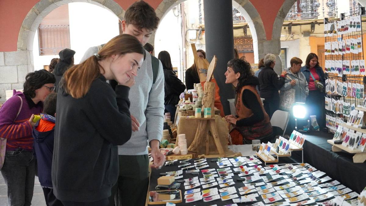 Artisau azokak girotu du eguerdia Zestoan