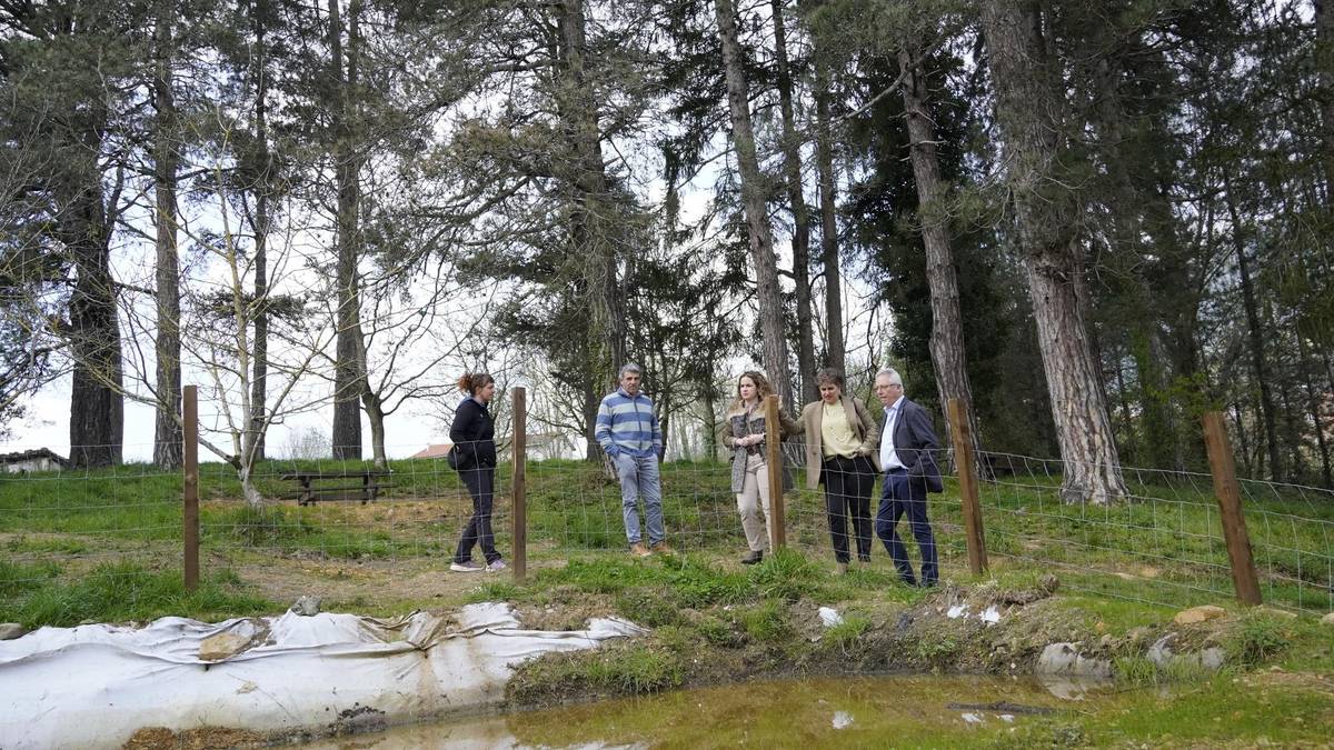 Degradatuta zegoen naturagunea inauguratu dute erakundeek Floreaga auzoan