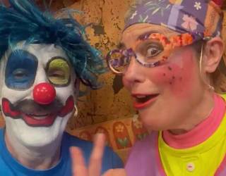 Porrotxek eta Marimototsek herritarrak animatu dituzte asteleheneko emanaldira