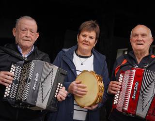 Omenaldia, trikitiaren ondarea etxetik jaso zuten martirietarrei