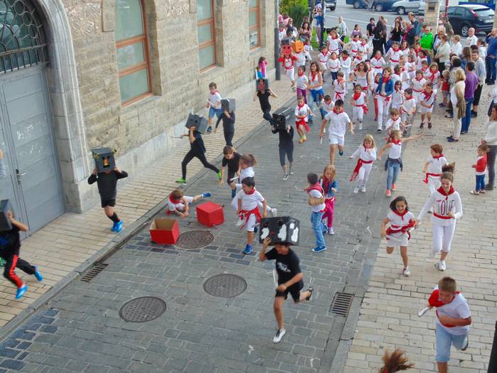 Udaleku irekietarako koordinatzaileak eta begiraleak kontratatzeko deialdia egin du Udalak