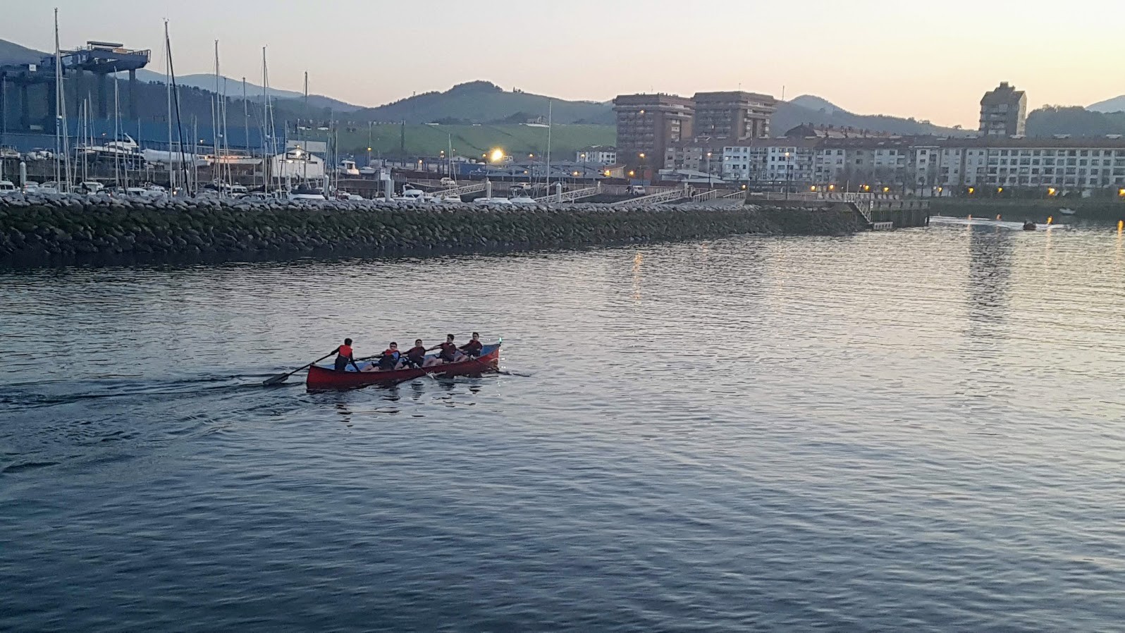 Bertan behera geratu da batel ligako igandeko estropada
