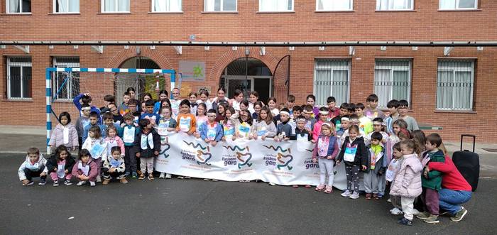 Aizarnazabalgo umeek ere egin dute Korrika Txikia