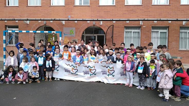 Aizarnazabalgo umeek ere egin dute Korrika Txikia