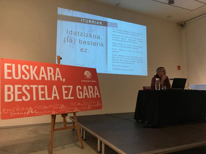 Argi txiki batzuk iluntasunari