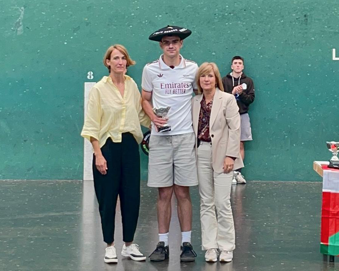Buruz buruko Gipuzkoako zesta punta txapelketa irabazi du Mikel Silvetik