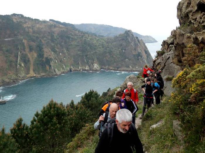 'Azpeitia-Hazparne. 30 urte, bi herri pausoz pauso' egitasmoaren hirugarren etapa egin dute ehundik gora lagunek