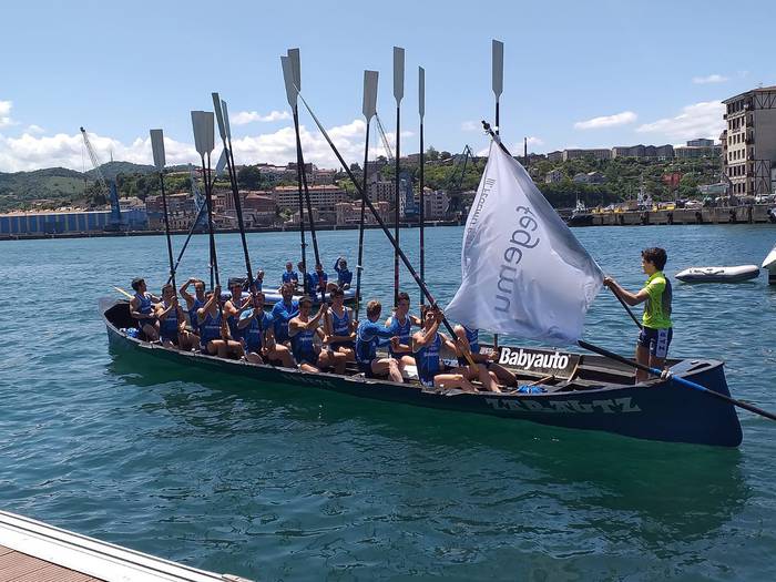 Zarautzek denboraldiko lehen bandera irabazi du