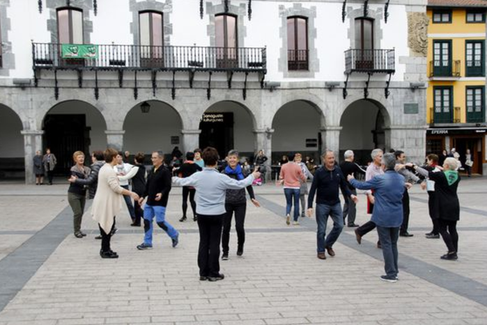 Otsaileko mutxikoek hartuko dute plaza, igandean
