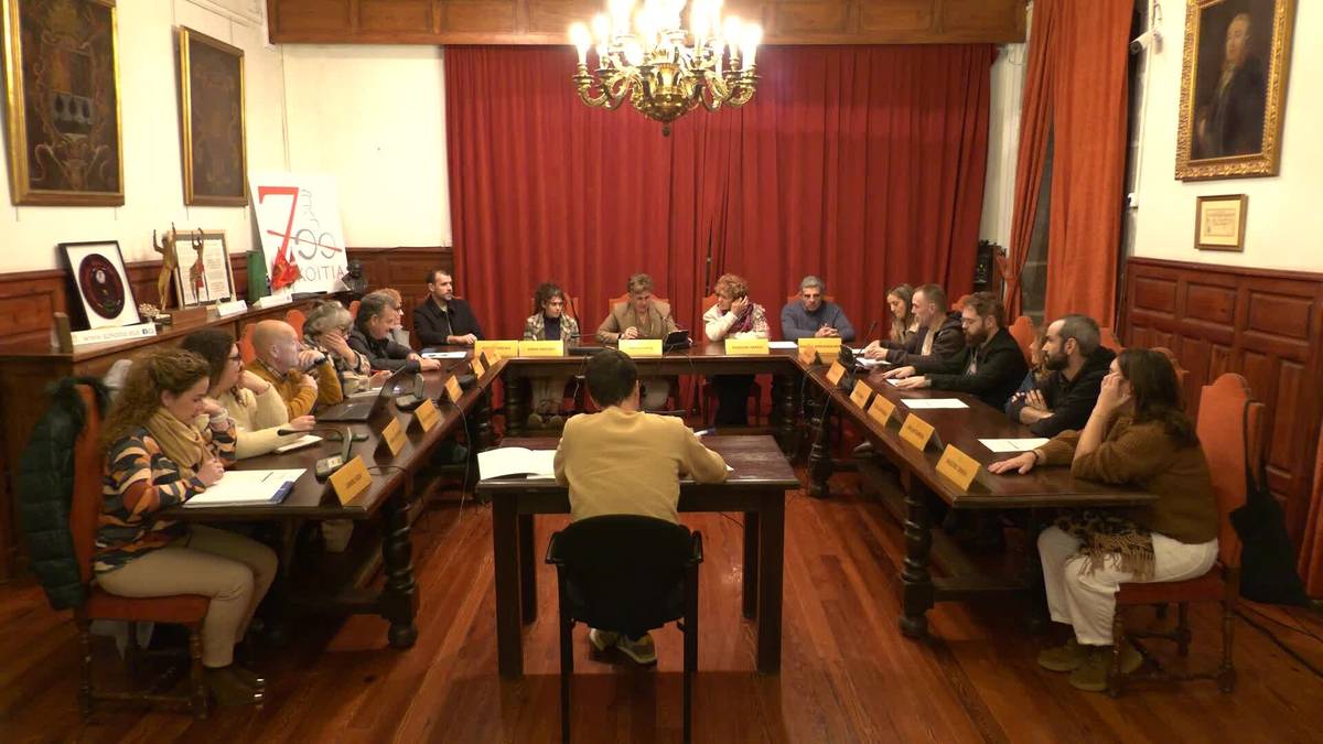 Etxez etxeko laguntza zerbitzuaren kontratazioa beste urtebetez luzatzea onartu du Azkoitiko Udalak