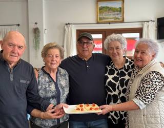 Haragi egosi pintxoa eta sagardoa, sanikolasei hasiera ederra emateko
