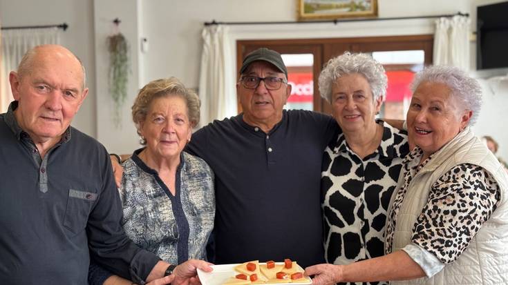 Haragi egosi pintxoa eta sagardoa, sanikolasei hasiera ederra emateko