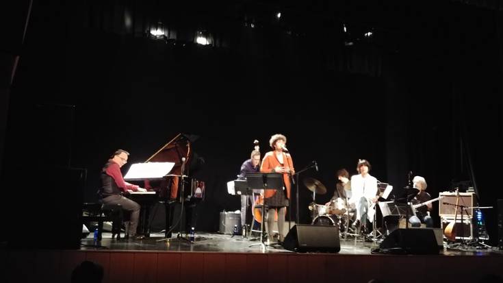 Laboa jazzaren galbahetik pasata