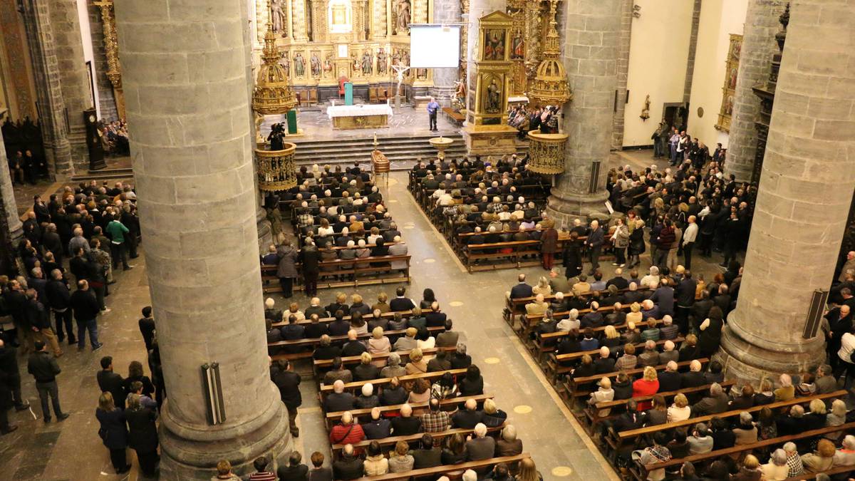 Udako hilabeteetan hiru egunez baino ez dituzte egingo hileta elizkizunak parrokian