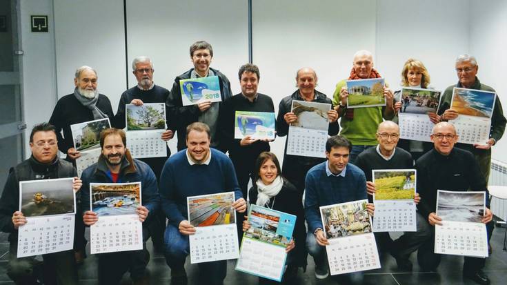 Herriko argazki "dotoreekin" osatutako egutegia banatuko du udalak