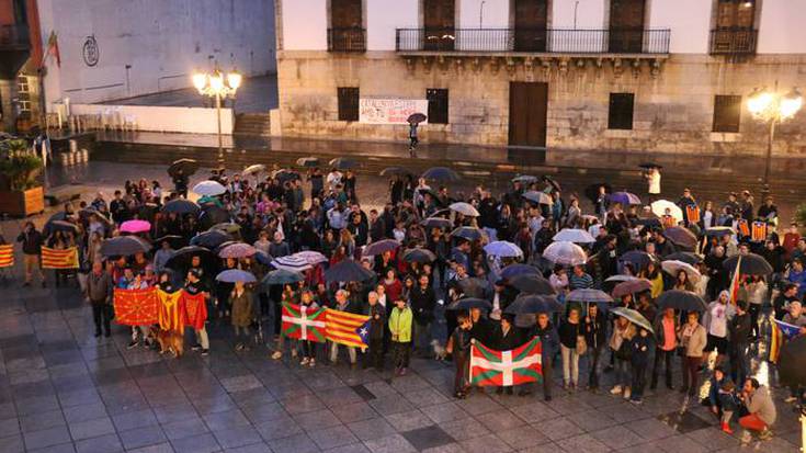 Kataluniako buruzagi independentisten aurkako epaia salatzeko mobilizazioa egingo dute gaur