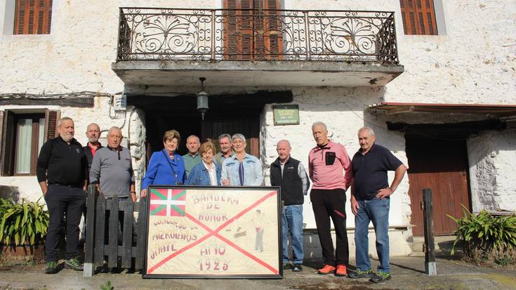 Attitteren banderak bilduta