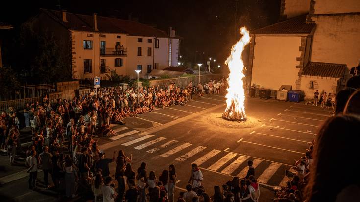 Lizarra sartuta, sanjoanetan murgildu dira Urrestillan