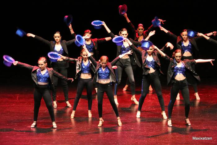 Azkoitiko Born to dance dantza eskolako ikasleek dantzaldia eskainiko dute igandean