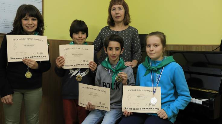 Josefina Azpeitia akademiako ikasleak Andoaingo piano jaialdian izan dira