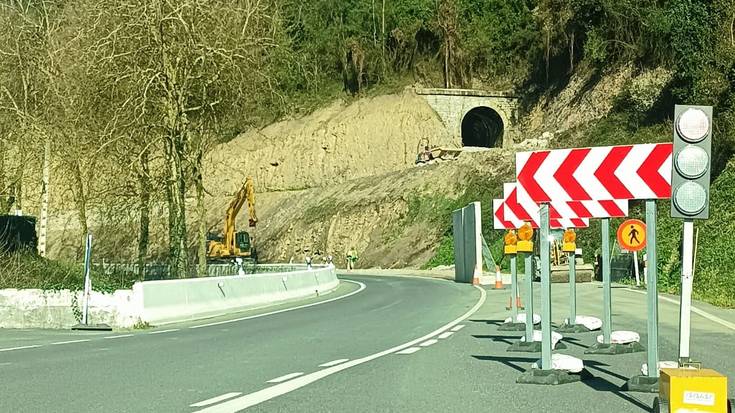 Kendu dute bidegorria egiteko lanengatik Narrondo parean jarritako semaforoa