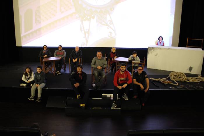 Zapatuko ekitaldi nagusia prestatzen ari dira Azpeitiko sokamuturzaleak