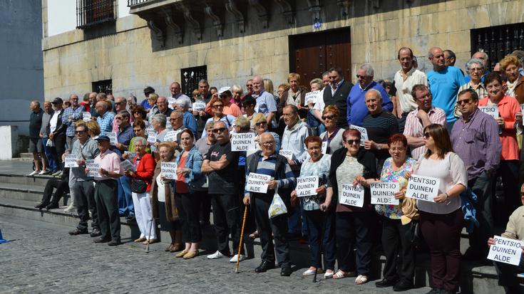 Astelehenero bezala elkartu dira gaur ere pentsiodunak