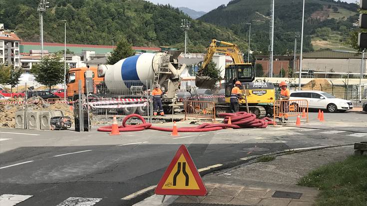 Hasi dituzte Garmendi auzuneko 9. eta 13. etxe atarien ingurua egokitzeko lanak