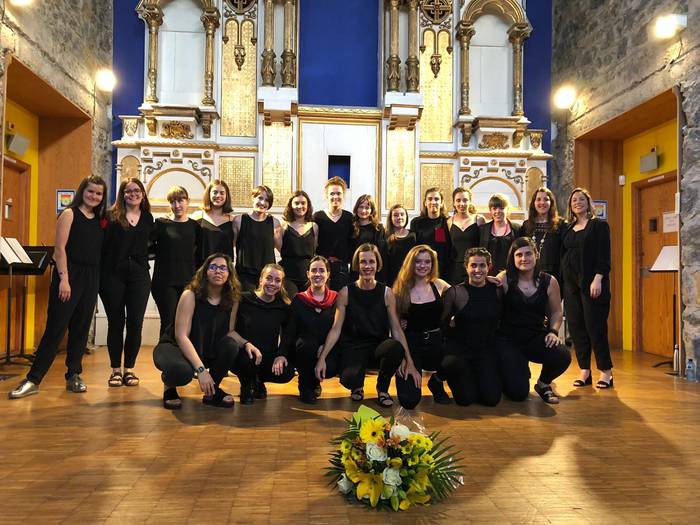 Dakapo abesbatzak kontzertua emango du gaur Komentuan