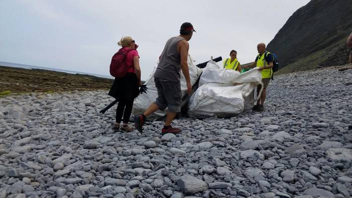 Harraldean pilatutako plastikoak harridura eta ardura eragin ditu
