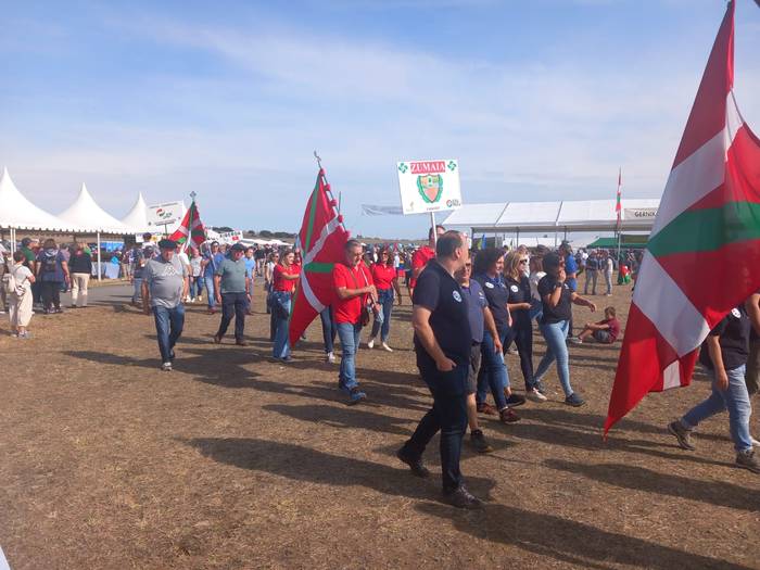 Alderdi Egunean izan dira EAJren Zumaiako kideak