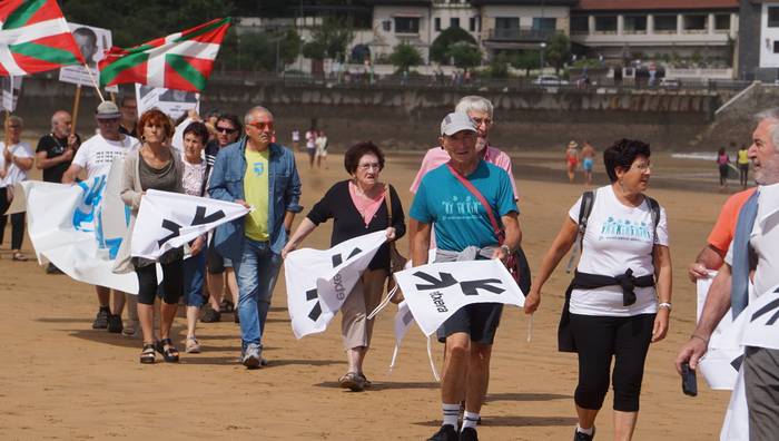 Abuztuaren 4an egingo dute euskal preso eta iheslarien aldeko hondartzetako mobilizazioa