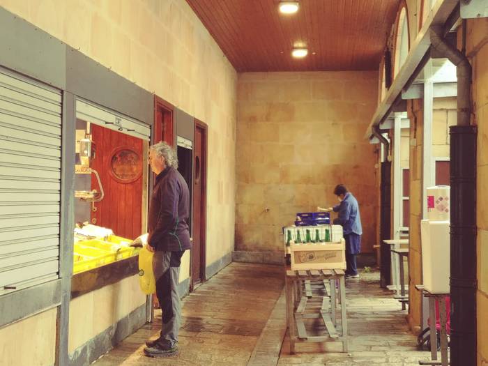 Goiko plazako azoka zabalik mantentzen da