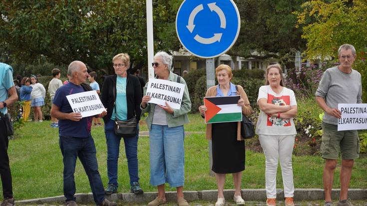 Basakeria gelditzeko eskaera, Palestinako banderaren altzoan