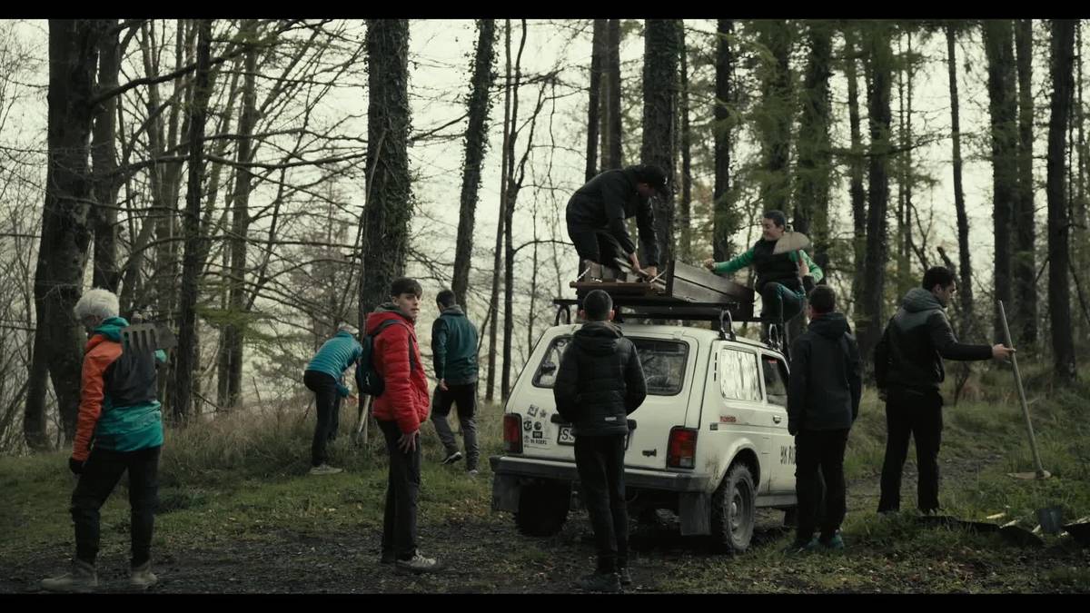 Urteko lehen auzolana egin dute Arauntza Riderseko kideek Egoi Adoren laguntzarekin