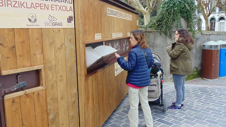 Garbigune txiki bat jarri du Zumaiako Udalak Eusebio Gurrutxaga plazan