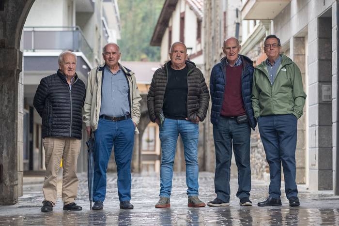 Aginte uztaia, herrietara bueltan