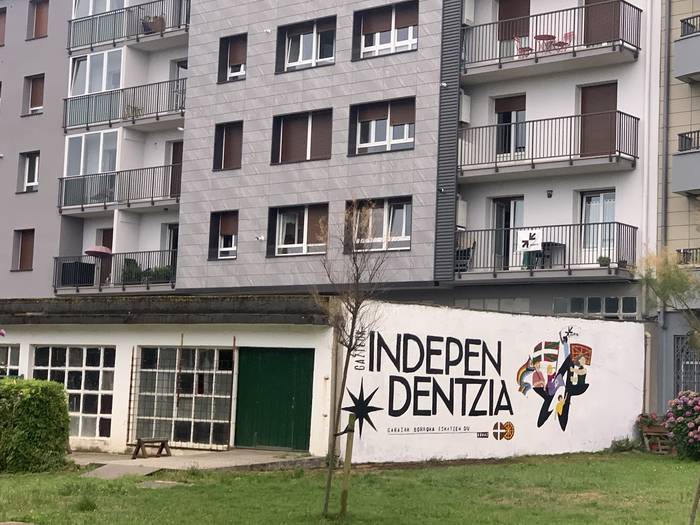 Murala margotu du Ernaik Gernika parkean