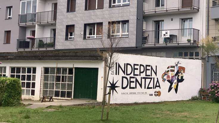 Murala margotu du Ernaik Gernika parkean
