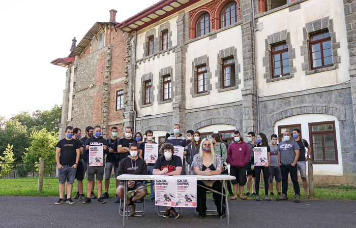 Krisiaren Seme-alabak Sare Sozialistak '10 euro edo gehiago' kanpaina jarri du martxan Azpeitian, Azkoitian eta Zestoan