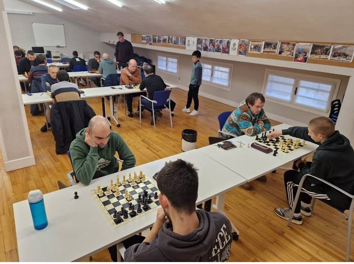 Xakelariak, berriro lehian